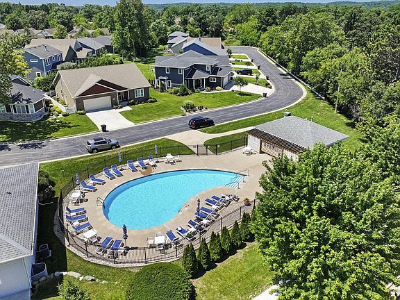 4th image of 223 Summerhaven LANE