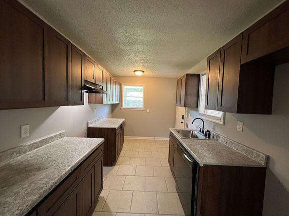 3rd image of 3236 Gaylord Ln