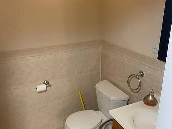 3rd image of 2230 Woodhull Ave Floor 1