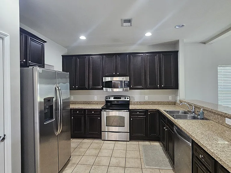 328 Scarlett Ln — Photo 2