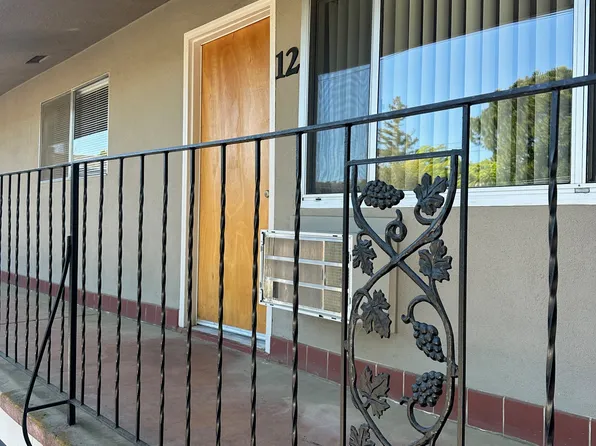 320 9th St APT 12, Davis, CA 95616