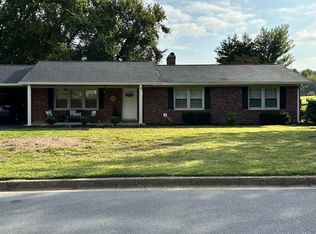 1812 Sundale Rd, Johnson City, TN 37604