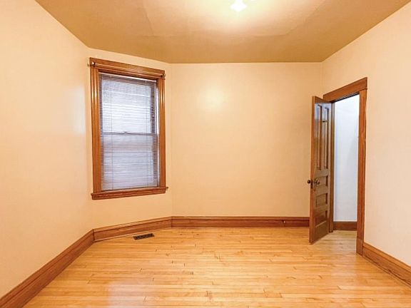 4th image of 2629 N Francisco Ave #1