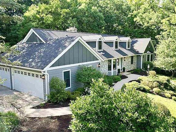 3rd image of 2127 Royal Oaks Dr