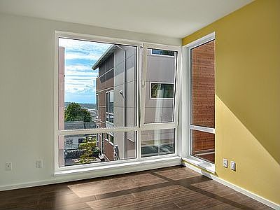 partial view of locks, Ballard from 4415