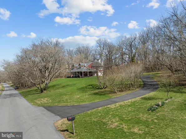 640 Stratford Ln, Charles Town, WV 25414