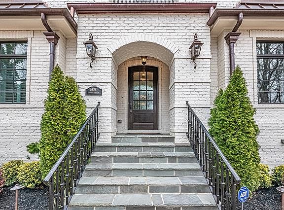 3rd image of 5528 Carmel Park Dr