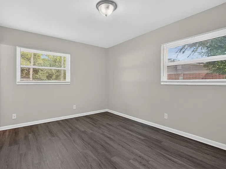 5503 Boeing Dr — Photo 13