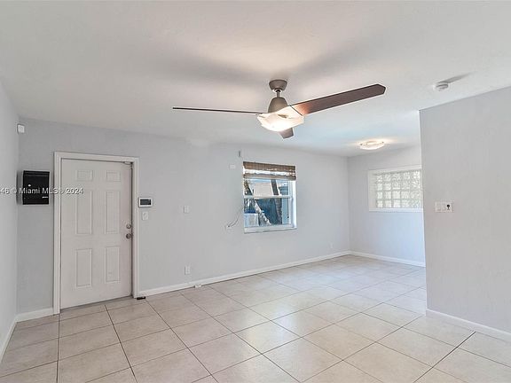 4th image of 300 SW 14th Ct