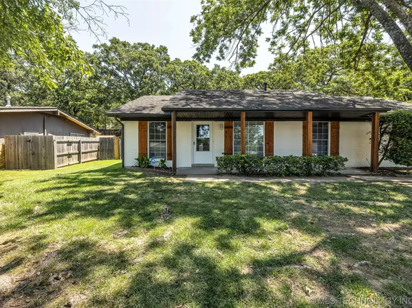 8011 S Gary Pl E, Tulsa, OK 74136