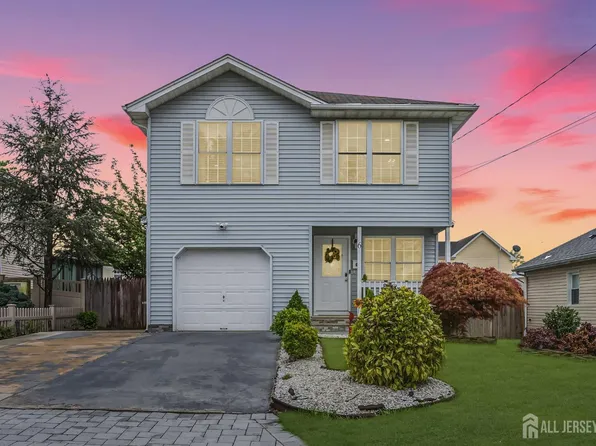 6 Ives Ct, Monroe Township, NJ 08831