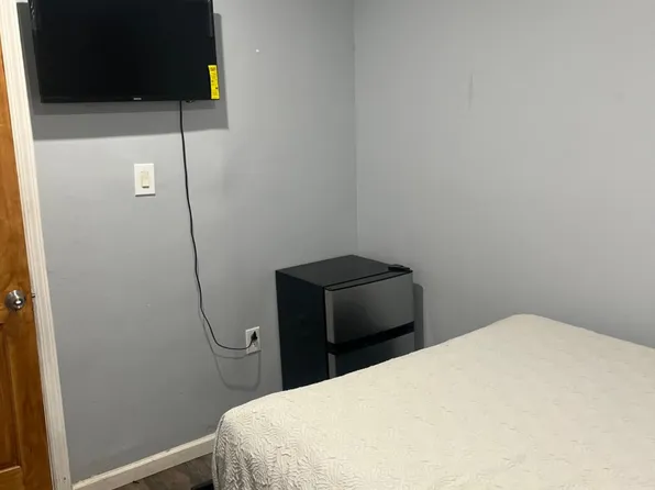 (undisclosed Address), Rosedale, NY 11422