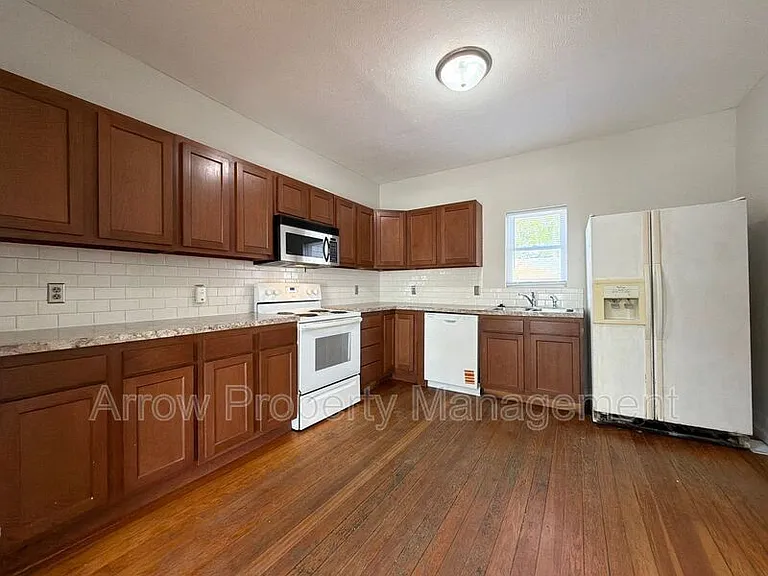2516 Dudley St — Photo 5