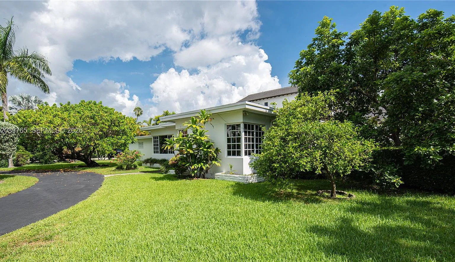 Hibiscus Island — Photo 1