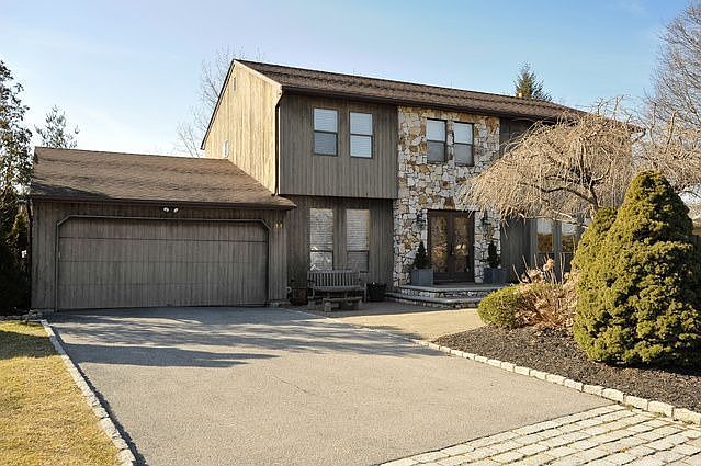 1st image of 34 Carriage Ct