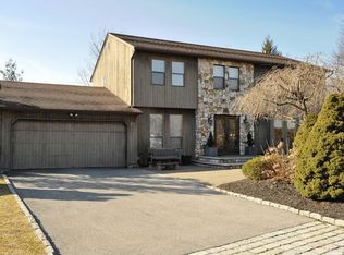 34 Carriage Ct, Scarsdale, NY 10583