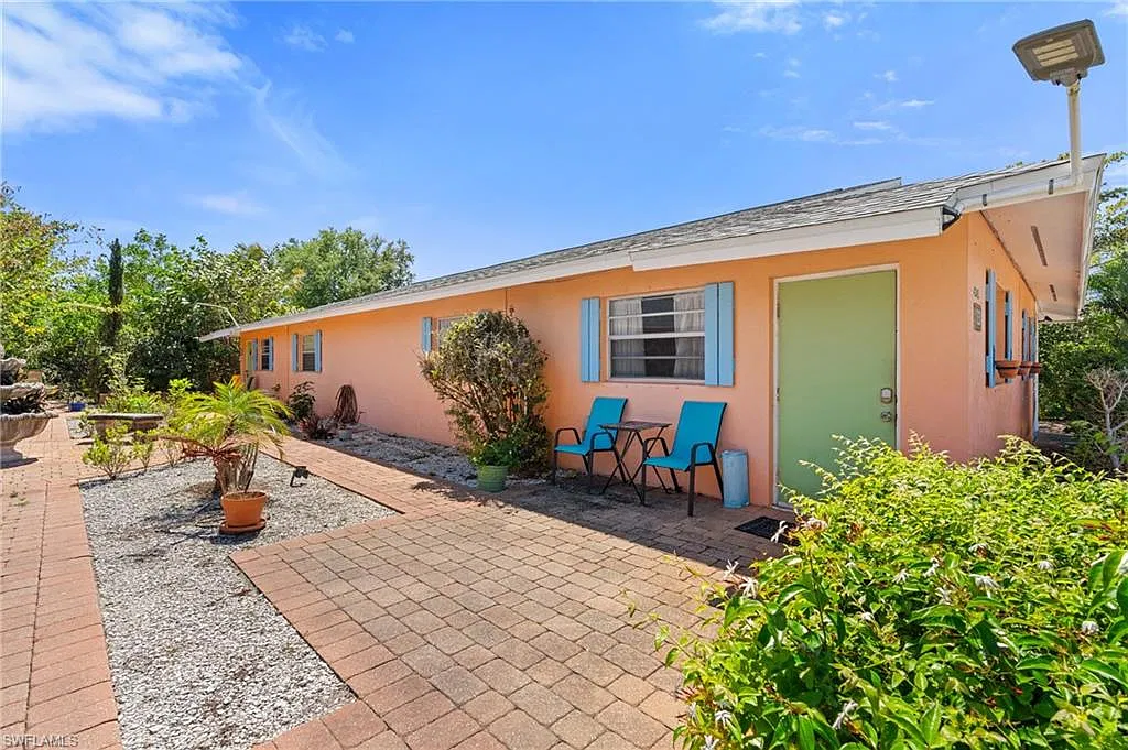 2 bed, 1.0 bath, 912 sqft, $1,950 — Photo 1