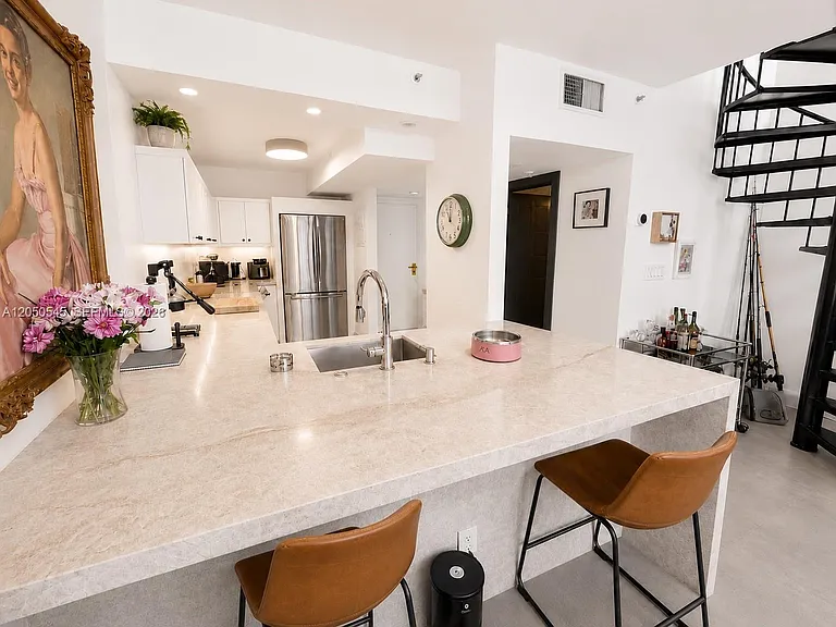 555 NE 15th St #T6 — Photo 10