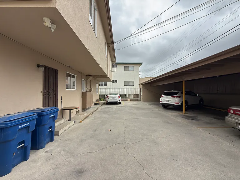 1042 S Sherbourne Dr #4 — Photo 6