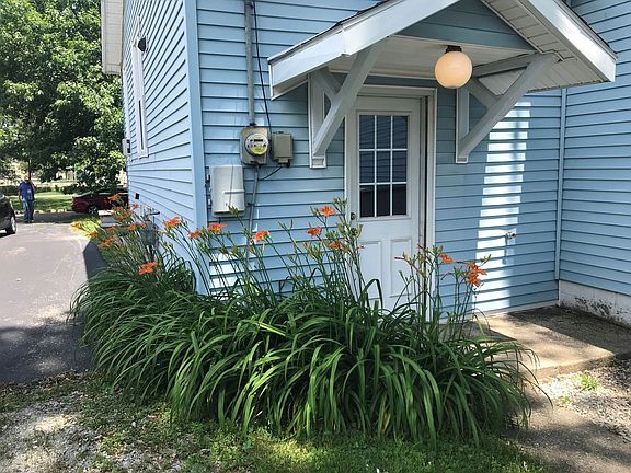 3rd image of 1619 Glenn Park Dr
