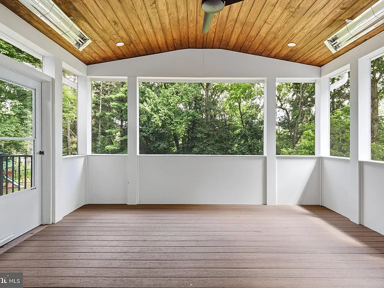6817 Jeremiah Ct — Photo 36