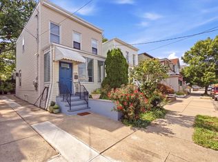 22 W 7th St, Bayonne, NJ 07002