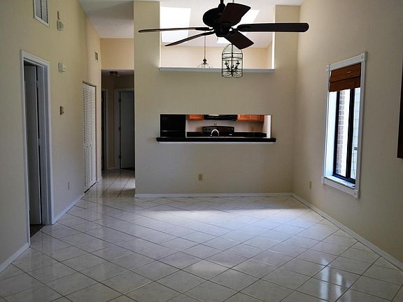 3rd image of 1506 Heritage Ln