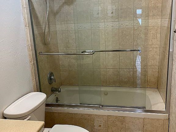 5th image of 6524 La Mesa Cir