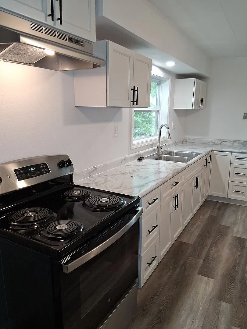 801 8th Ave Duplex — Photo 1
