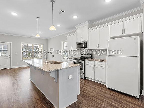 3rd image of 214 Andrews Ln
