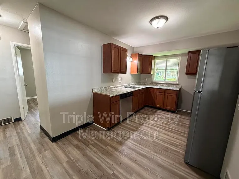 1654 Mowbry Ln — Photo 12