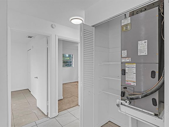 5th image of 2981 NE 12th Avenue