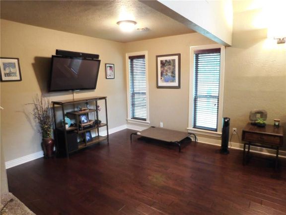5th image of 2735 W White Oak Dr