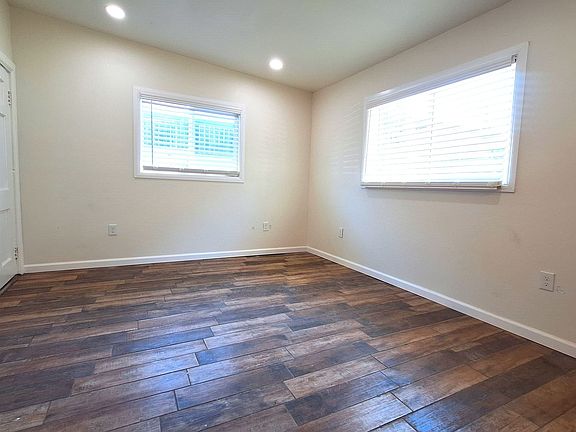 4th image of 835 W Beach Ave #193