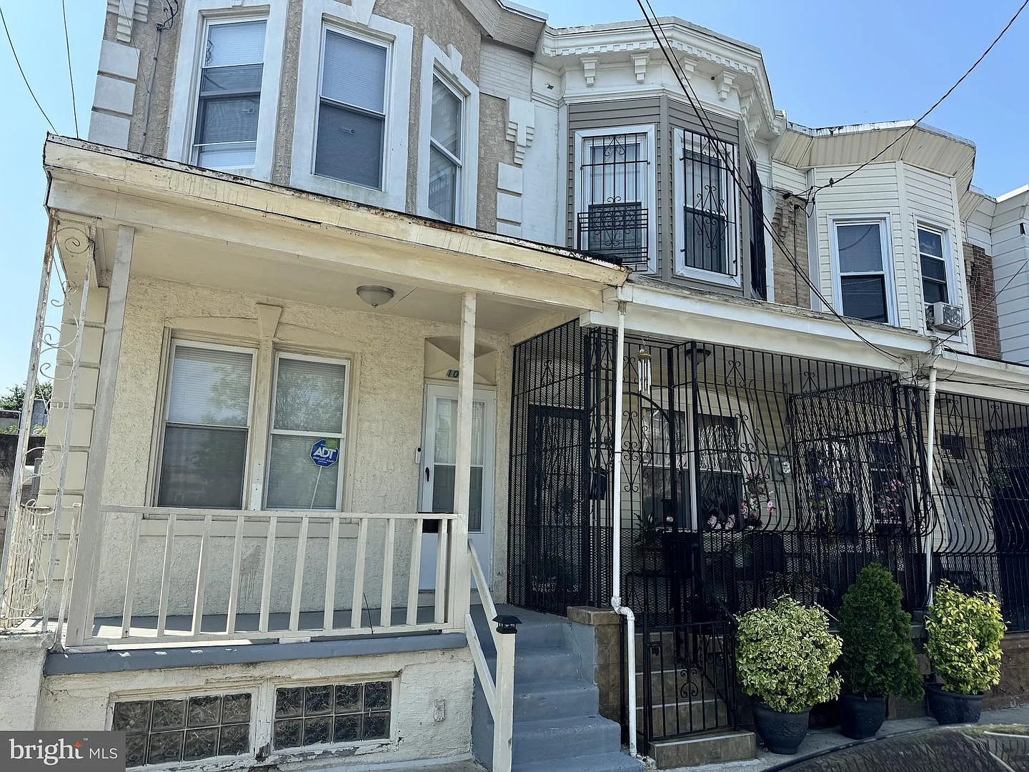 1090 Thurman St photo 1