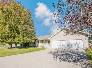 302 Fairway Dr, Casselton, ND 58012