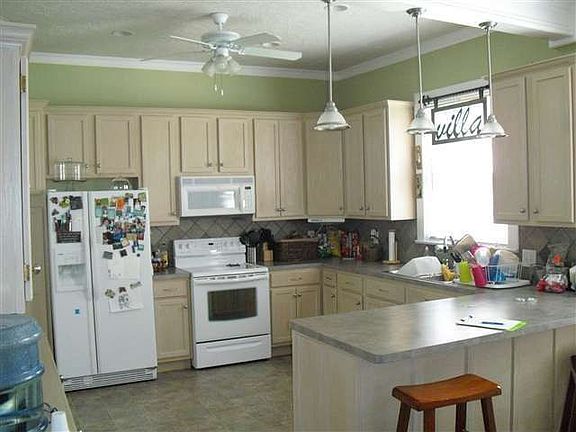 3rd image of 2285 Broadway St