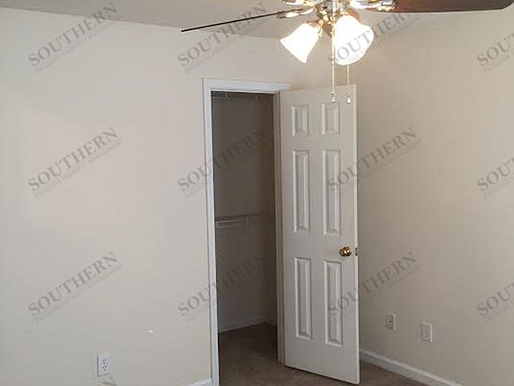 5th image of 3921 Banyan Ct APT D
