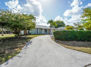120 Swan Parkway W, Royal Palm Beach, FL 33411