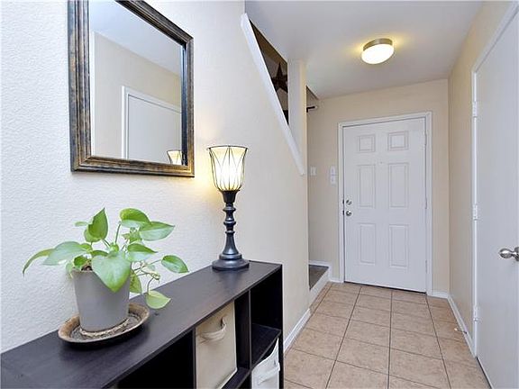 4th image of 800 Encinita Dr
