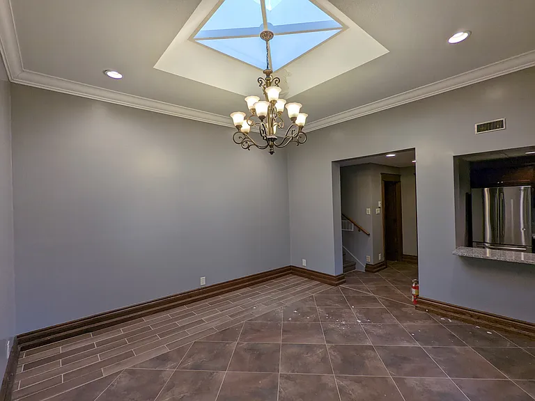 21 Wintemute St #4 — Photo 2