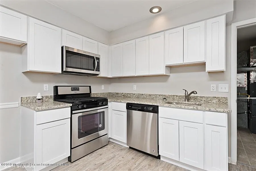 232 Station Dr photo 1