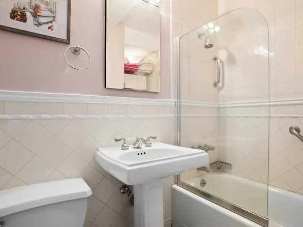 235 East 49th Street image 4 of 4