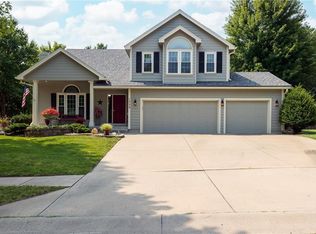 1552 Parkside Dr, Liberty, MO 64068