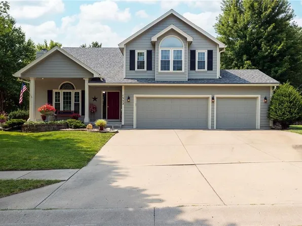 1552 Parkside Dr, Liberty, MO 64068