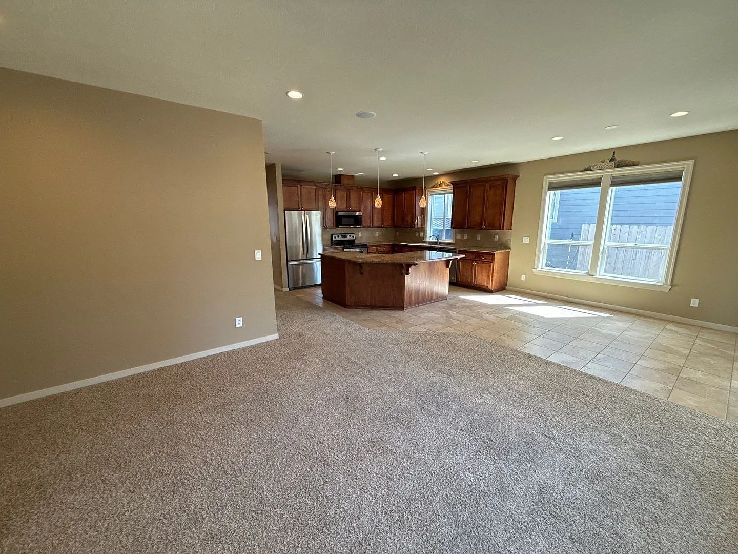 3 bed, 3.0 bath, 2292 sqft, $2,450 — Photo 4