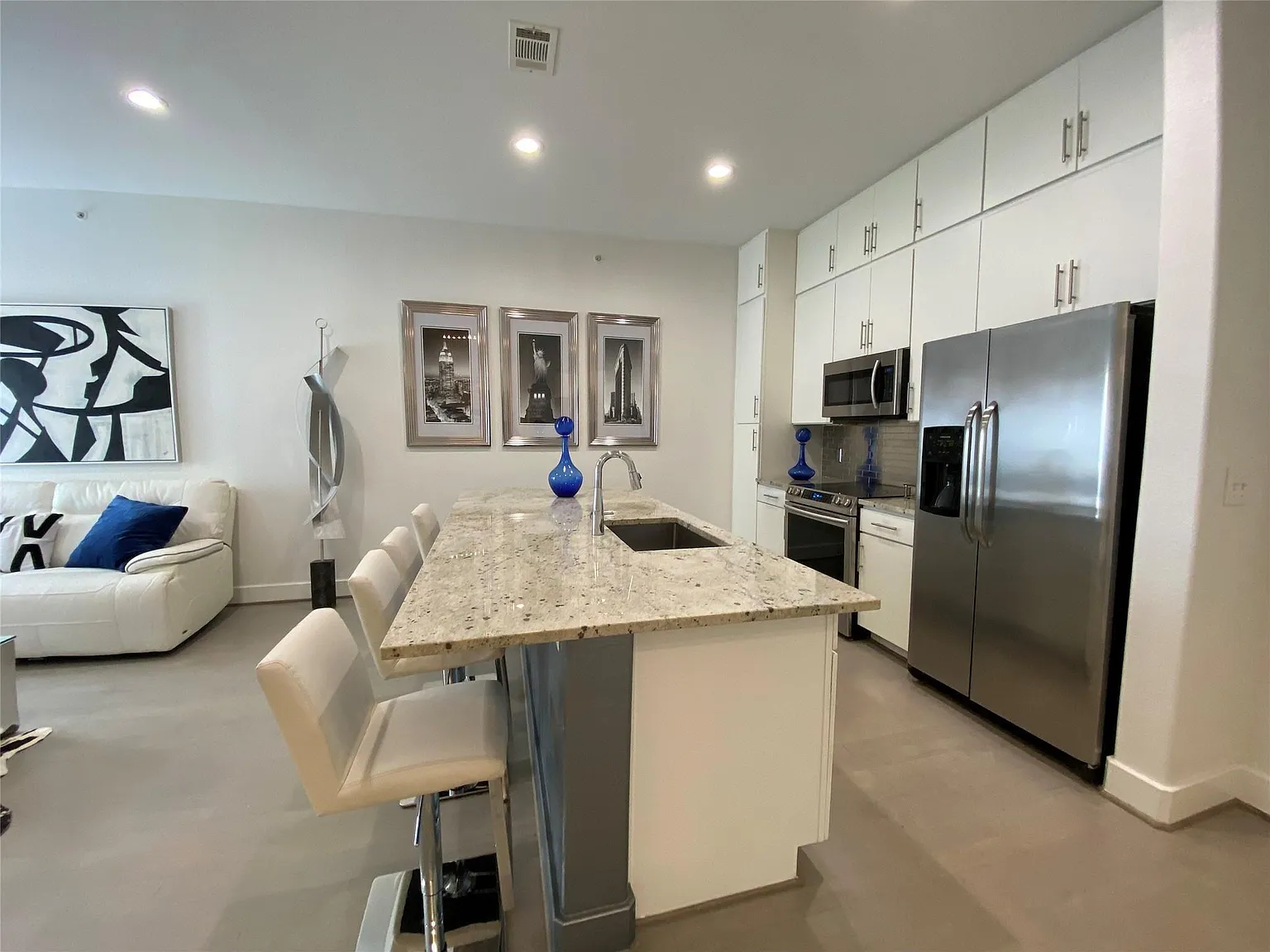 1 bed, 1.0 bath, 982 sqft, $2,200 — Photo 4