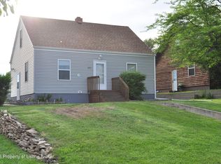 207 7th Ave W, Lemmon, SD 57638