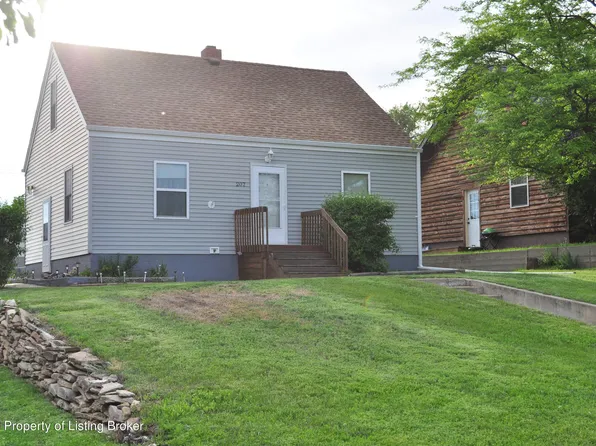 207 7th Ave W, Lemmon, SD 57638