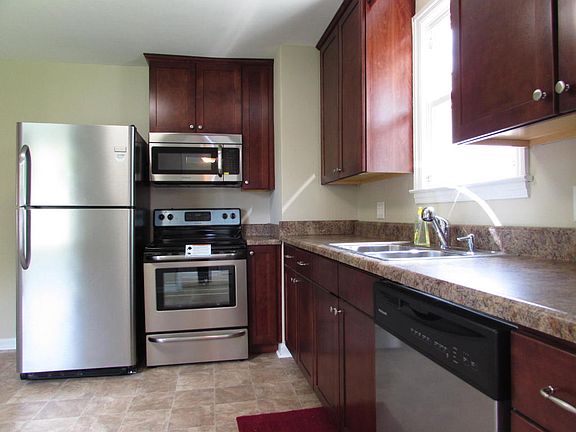 5th image of 2914 Bradley St NE